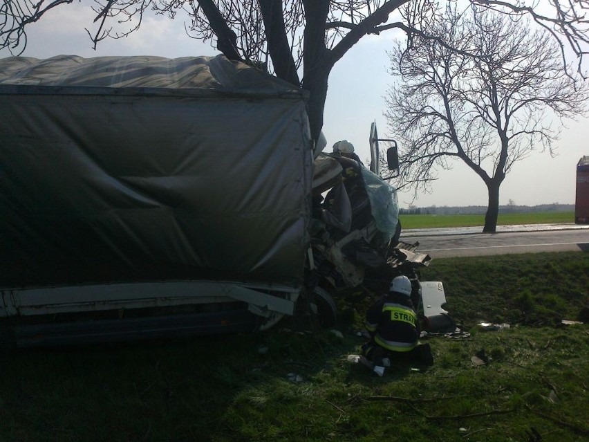 Kierowca cudem uniknął śmierci w wypadku w Młodasku FOTO