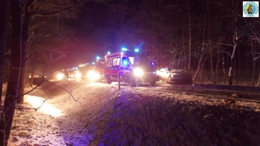 Powiat ostrowski: Siedem osób poszkodowanych w wypadku koło Antonina [ZDJĘCIA]