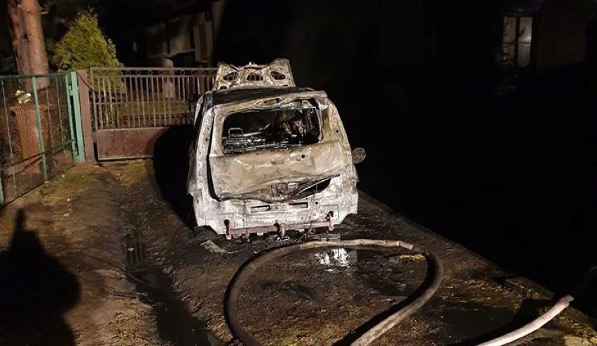 Pożar samochodu w gminie Lgota Wielka. Zagrożone były także budynki