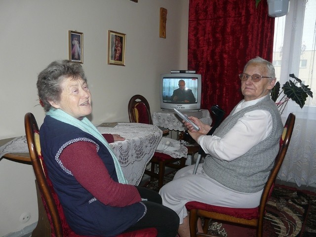 Marianna Puchalska i Ludwika Jańczyk, gorące zwolenniczki Telewizji Trwam, są zadowolone z wyniku głosowania