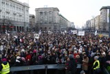 Strajk kobiet w Warszawie, na placu Konstytucji. "Mamy dość!" [ZDJĘCIA, WIDEO]