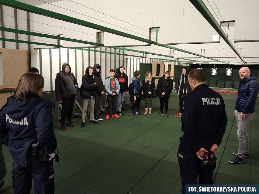 Uczniowie odwiedzili komendę policji w Skarżysku