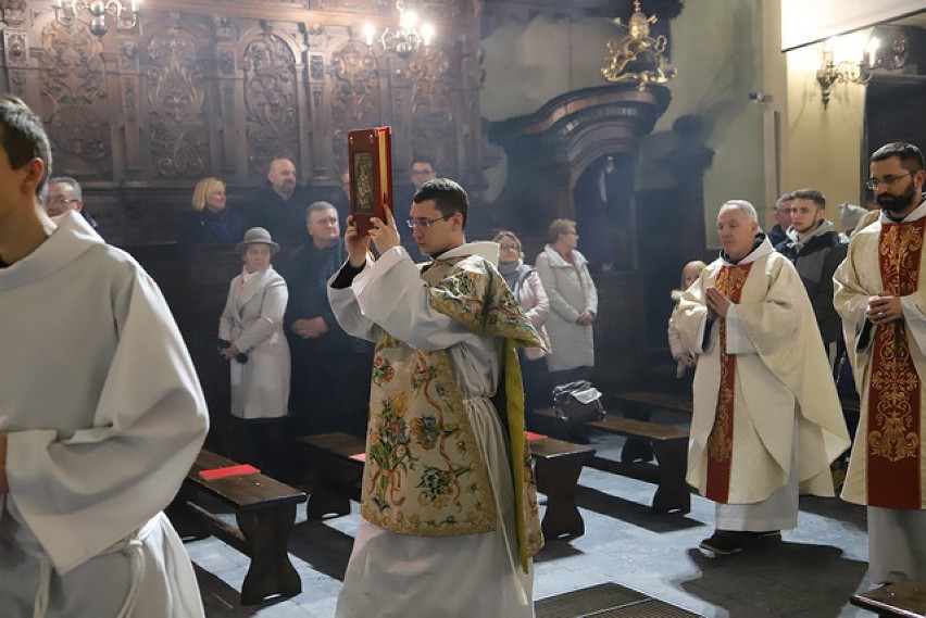 Kalwaria Zebrzydowska. Uczniowie szkoły muzycznej dali koncert kolęd w sanktuarium