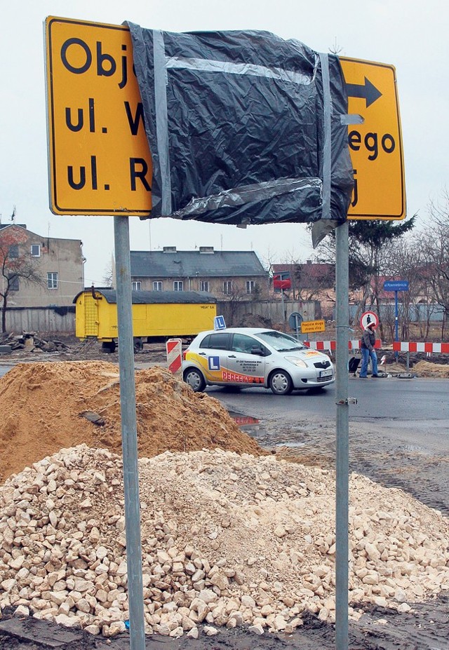 Roboty przy budowie ronda potrwają dwa miesiące