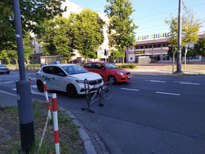 Potrącenie rowerzystki na Rakowie. Bolt wjechał w nią na...