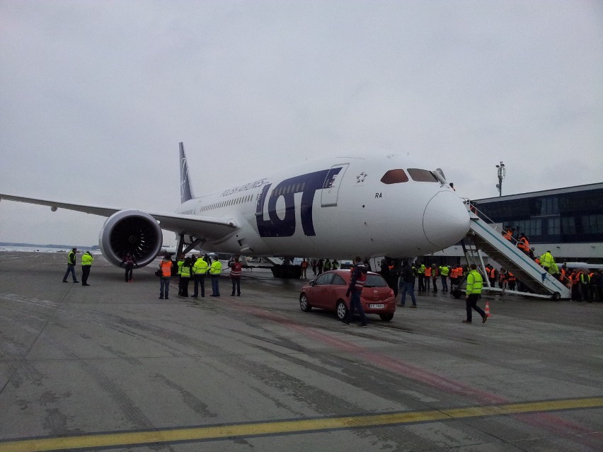 Najnowszy Dreamliner PLL LOT wylądował na lotnisku w Pyrzowicach