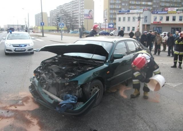 Do zdarzenia zostały zadysponowane dwa zastępy ratowników z JRG Skarżysko-Kamienna w tym ratownictwa technicznego. Na miejscu wypadku po rozpoznaniu ratownicy ustalili, że w zdarzeniu drogowym brały udział dwa pojazdy osobowe marki Peugot i Mazda. Osoby podróżujące pojazdami opuściły je o własnych siłach nie odnosząc żadnych obrażeń. 

Pirat drogowy jechał 145 km/h [zdjęcie, film]