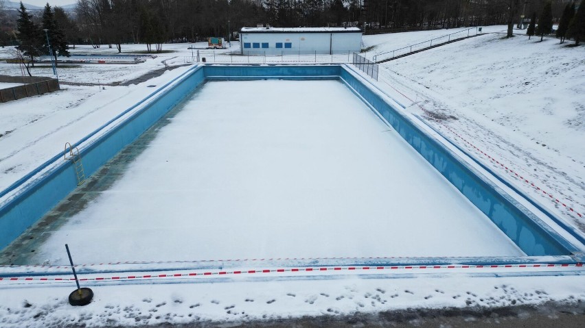 Wielka modernizacja basenów i lodowiska przy ulicy Szczecińskiej w Kielcach. Będzie podgrzewana woda, zjeżdżalnia, czy zadaszenie    