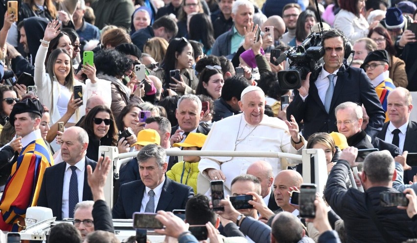 Środowa audiencja generalna papieża Franciszka, na pl. Św....