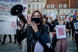 Kolejny dzień protestów kobiet w naszym regionie. Kilkaset osób w Świebodzicach (ZDJĘCIA)