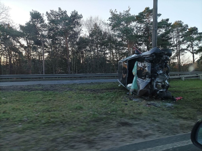 Kierowca podróżował sam, trafił do szpitala.