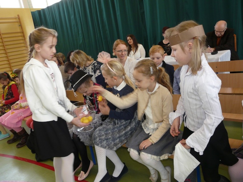 Recytatorski konkurs „Polscy Poeci Dzieciom" w SP nr 6 w Sieradzu. W tym roku pt. „Cztery pory roku"