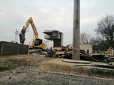 Znika budynek starej nastawni w Karsznicach. Zastąpiło ją nowe LCS