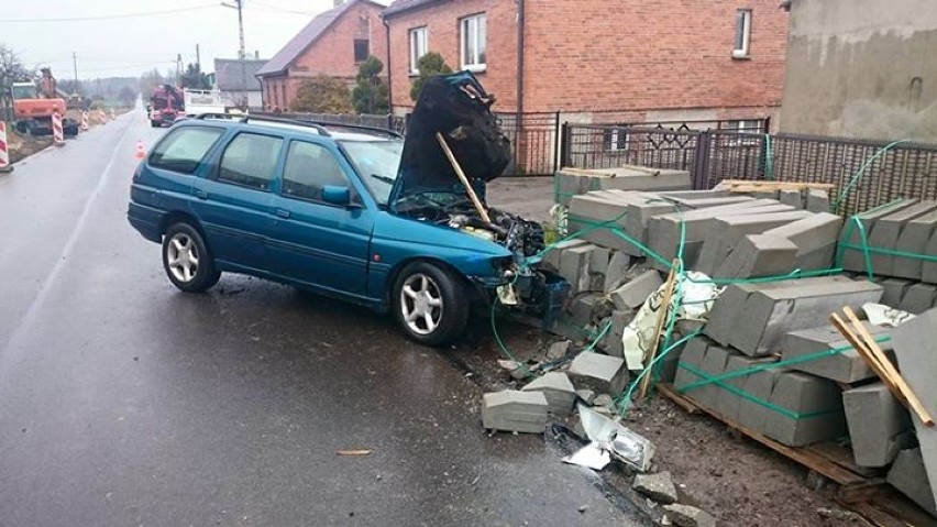 Wypadek w Rososzycy. Pijany kierowca forda wpadł na ciężarówkę [ZDJĘCIA]