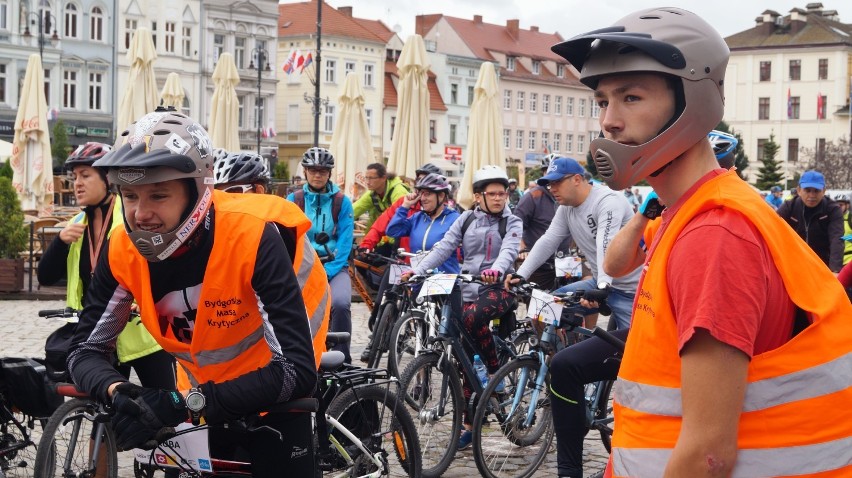 Rajd rowerowy ulicami Bydgoszczy. Ponad stu cyklistów wyruszyło do BPPT [zdjęcia, wideo]