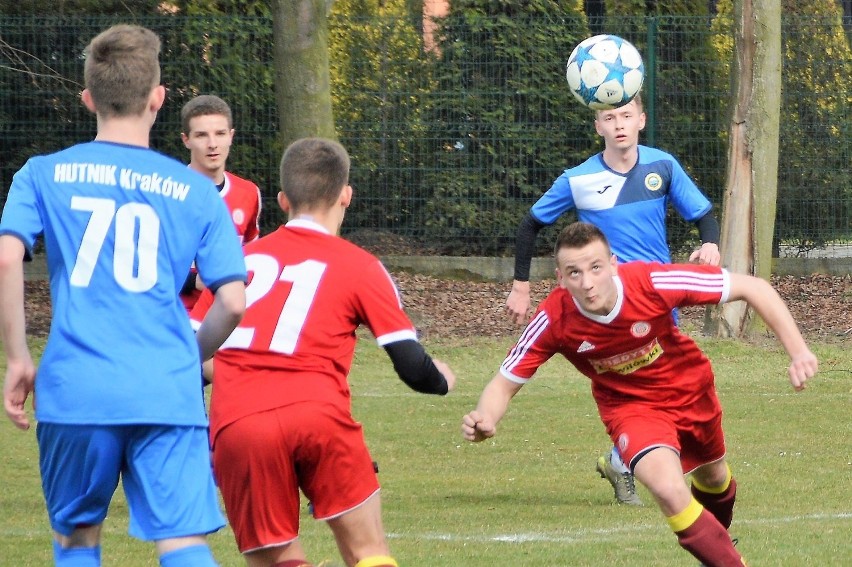 Małopolska liga juniorów: Soła Oświęcim lepsza od lidera, Hutnika Kraków. ''Złoty gol” Patryka Ryszki [ZDJĘCIA]