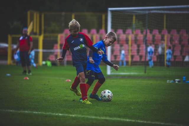 W minioną sobotę (3 października) na stadionie przy ul. Zielonej w Słupsku rozegrano turniej piłki nożnej Energa Cup dla zawodników z rocznika 2012 i młodszych. Wydarzenie zorganizowano pod patronatem Krystyny Danileckiej- Wojewódzkiej, Prezydenta Miasta Słupska. Zobaczcie zdjęcia!