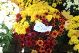 Ile kosztują znicze i kwiaty pod cmentarzem komunalnym w Zabrzu? Sprawdzamy ceny!