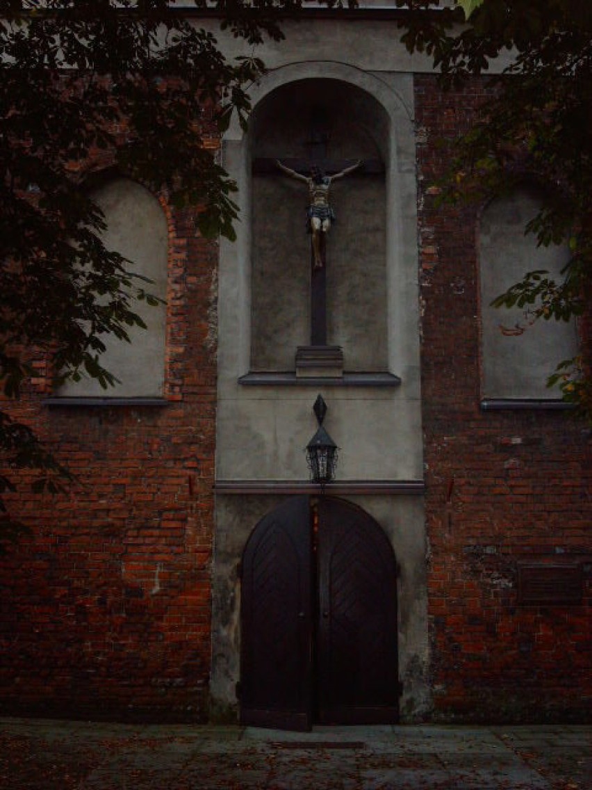 wejście do kościoła w który bedzie się odbywał festiwal