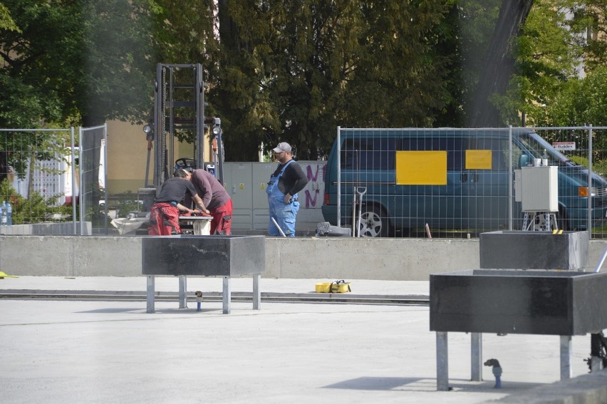 Głogów: Ponowne prace nad fontanną idą szybciej niż planowano