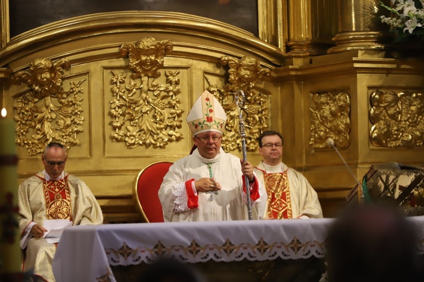 Arcybiskup Henryk Jagodziński przewodniczył mszy świętej w Bazylice Katedralnej w Kielcach przed Marszem dla Życia i Rodziny 