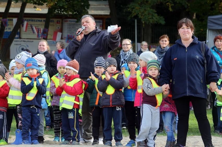 Przedszkolaki ze Szczecina wrzuciły 5 tys. ryb do Głębokiego