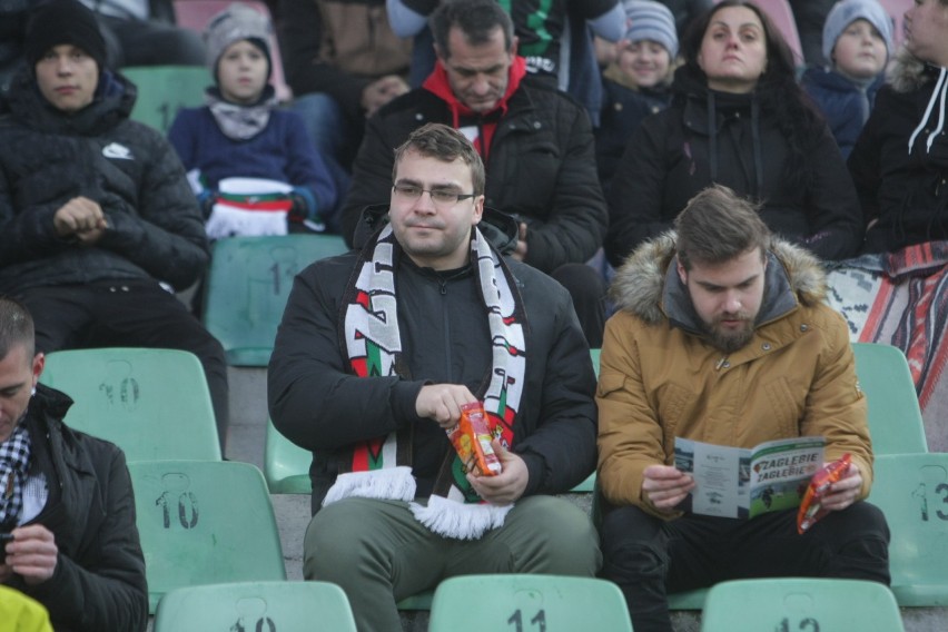 Mimo zimowej aury na trybunach pojawiło się blisko 2,5...