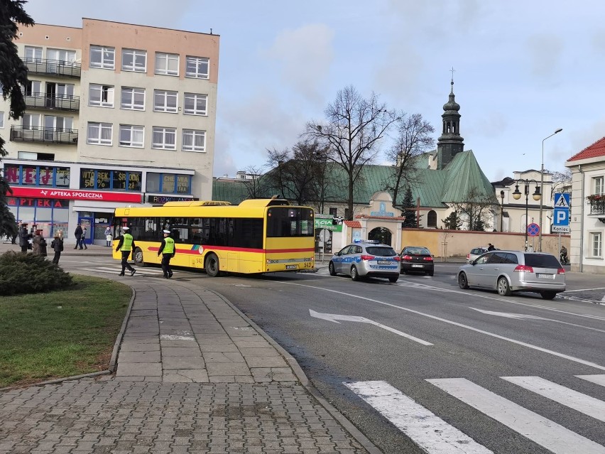 Potrącenie kobiety przez autobus MPK Włocławek na przejściu dla pieszych  [zdjęcia]