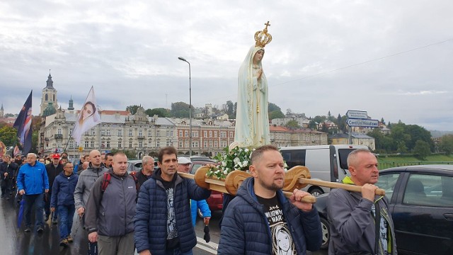 Męski Różaniec w Przemyślu. Fotografie z różnych październikowej, wrześniowej i sierpniowej.