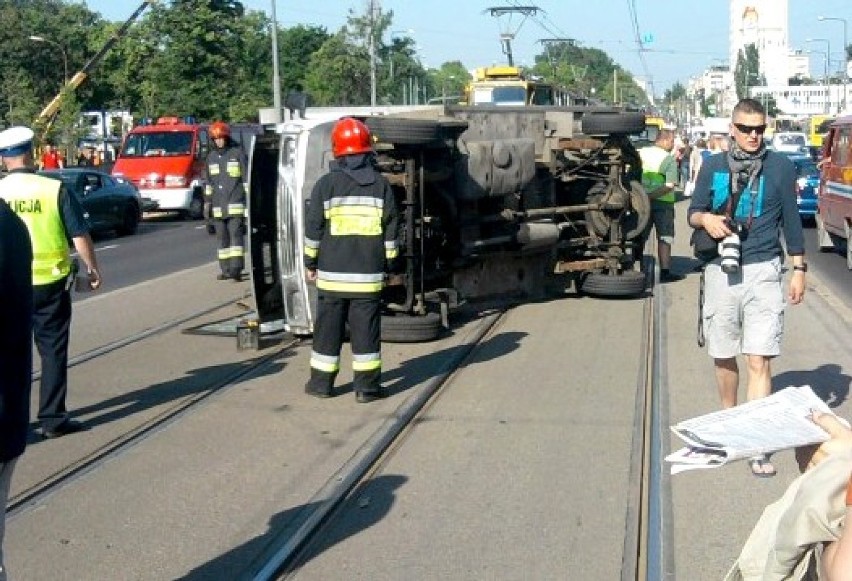 W popołudniowym szczycie mostem Poniatowskiego nie kursowały...