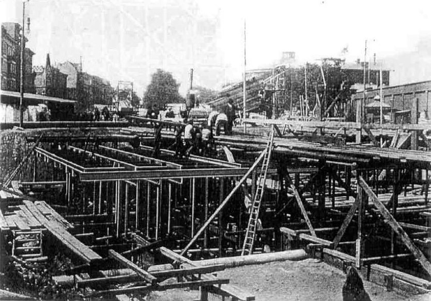 Most Grunwaldzki (wtedy most Cesarski - Kaiserbrücke)...