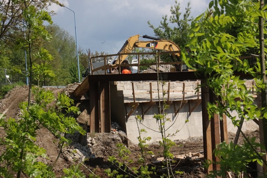 Budowany jest nowy most na rzece Czarna Woda w Legnicy, zobaczcie zdjęcia