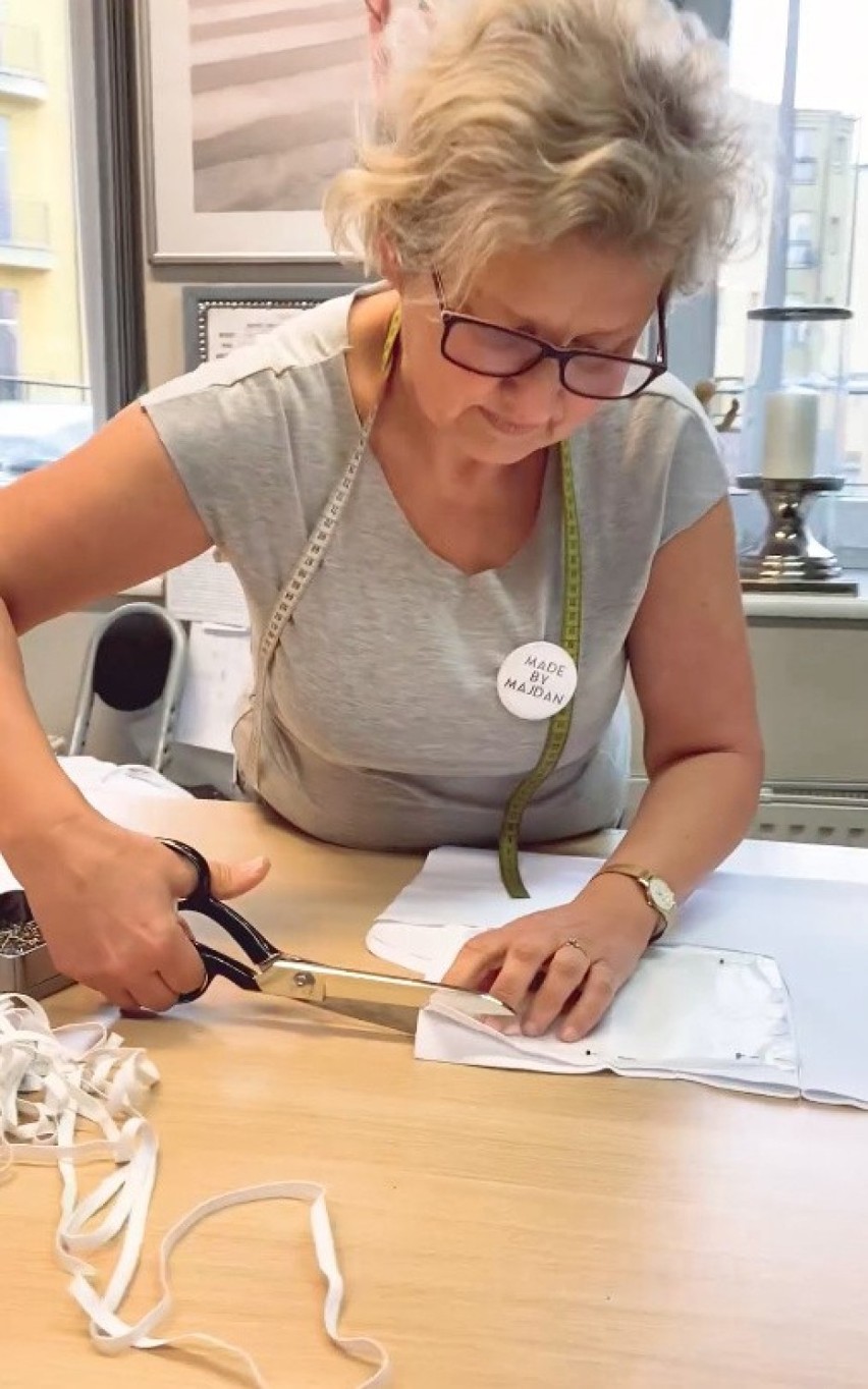 Szczecińska projektantka Sylwia Majdan uczy, jak szyć maseczki i wspiera szpitale ich dostawami