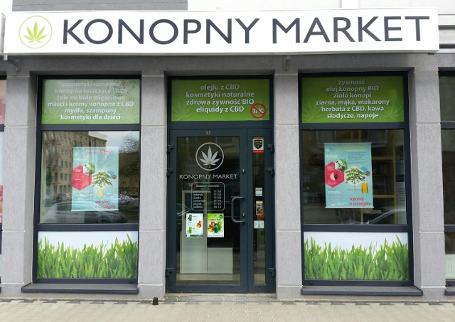 Market Konopny jest zlokalizowany przy ulicy Zielonej 50 w Łodzi