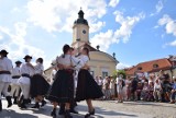 Podlaska Oktawa Kultur 2019. Zjawiskowa parada zespołów przeszła przez miasto. Towarzyszył jej tłum widzów (ZDJĘCIA)