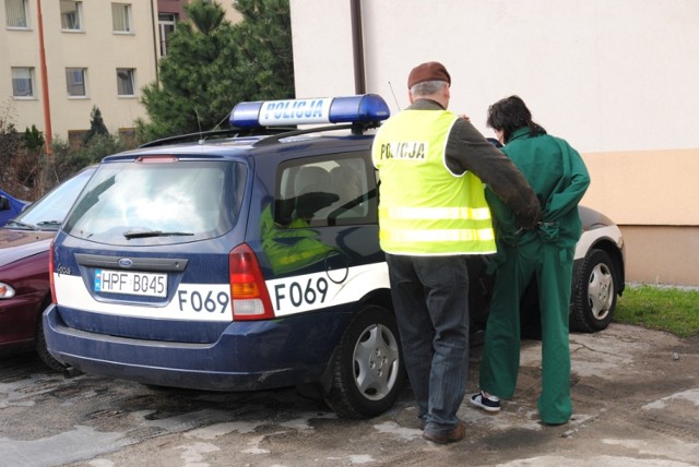 Policja zatrzymała trzy osoby podejrzewane o usiłowanie ...