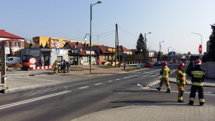 Lubliniec: Rozszczelnienie gazociągu na skrzyżowaniu Wyszyńskiego i św. Anny. Ewakuowano kilkadziesiąt osób, skrzyżowanie jest nieprzejezdne
