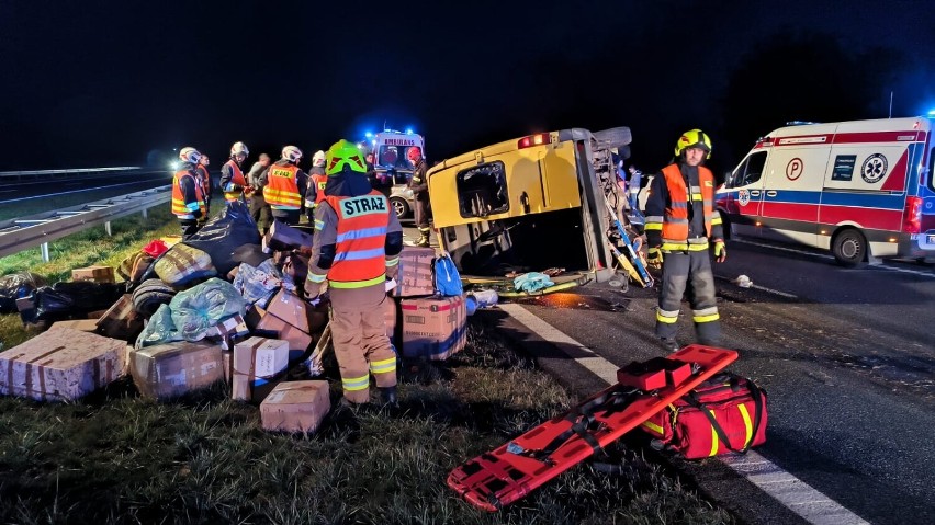 Wypadek z udziałem busa  na autostradzie A4 koło Tarnowa,...