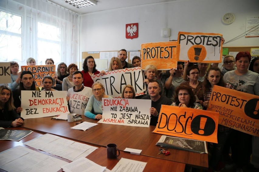 Od rana w całej Polsce trwa strajk nauczycieli