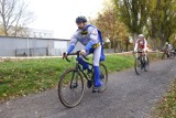 Dynia CX. "Dyniowy" wyścig rowerowy odbył się w Warszawie. Na starcie dziesiątki uczestników w specjalnych przebraniach