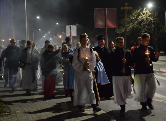 Orszak Wszystkich  Świętych.