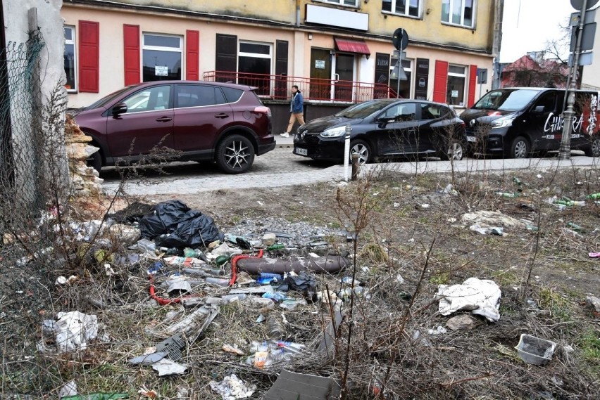Wielki śmietnik w centrum Kielc! Miasto...bezradne (WIDEO)   