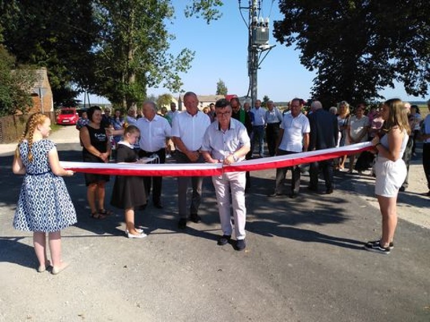 Gmina Budzyń oficjalnie otworzyła dwie inwestycje drogowe w Prośnie (FOTO)