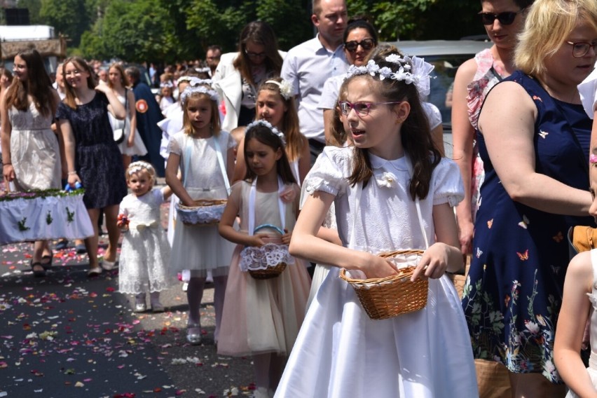 Boże Ciało Wągrowiec. Wspólna procesja fary i klasztoru w Wągrowcu 