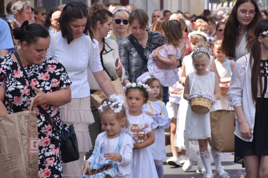 Boże Ciało Wągrowiec. Wspólna procesja fary i klasztoru w Wągrowcu 