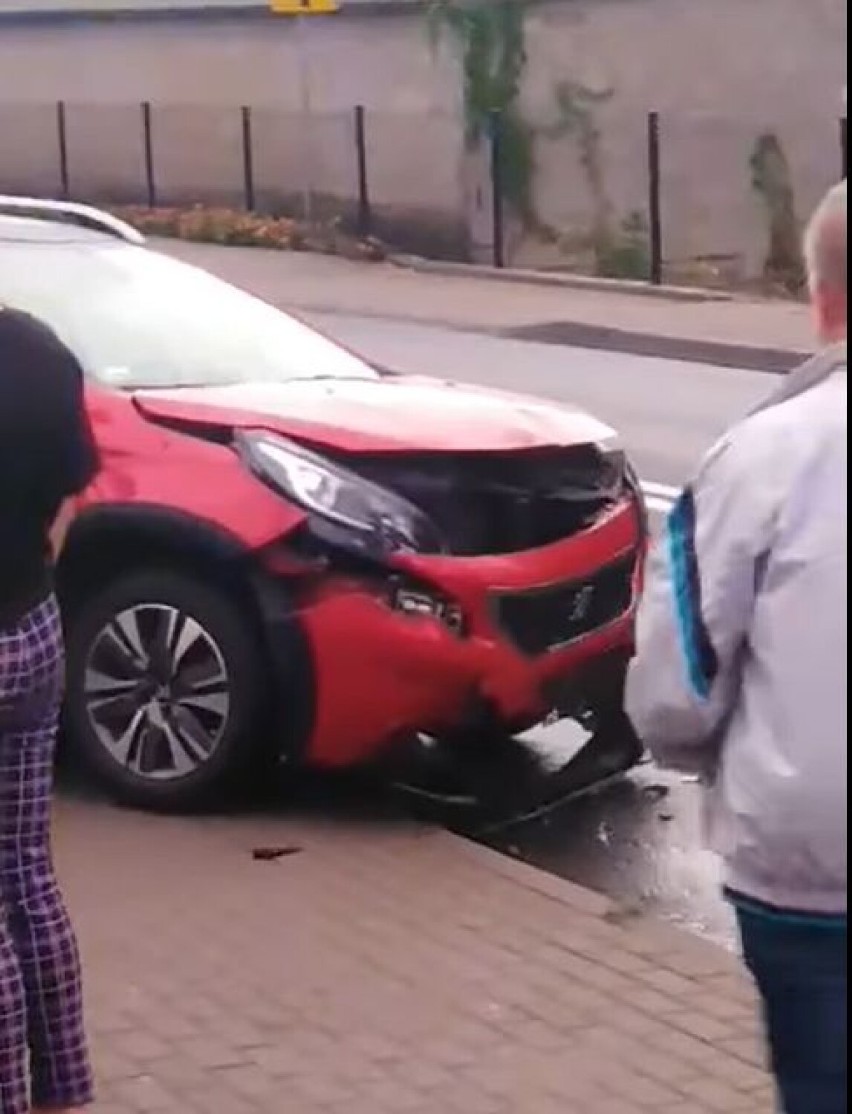 Wypadek w Tłuchowie. Sprawcą okazał się pijany kierowca BMW