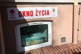 Znaleziono dziecko w "oknie życia" - pozostawiono je wczoraj wieczorem