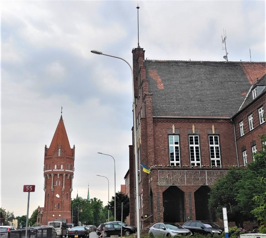 Malbork. Maszt z flagą państwową stanie w mieście w ramach rządowego programu "Pod biało-czerwoną"