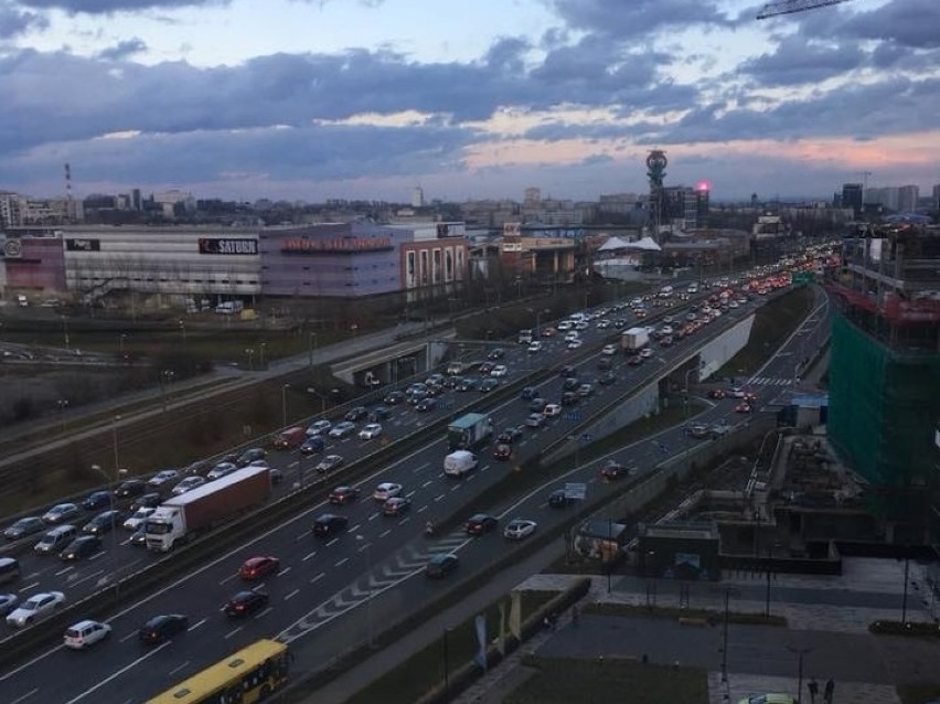 Katowice: Wypadek na DTŚ, w tunelu zderzyły się 4 auta [ZDJĘCIA]