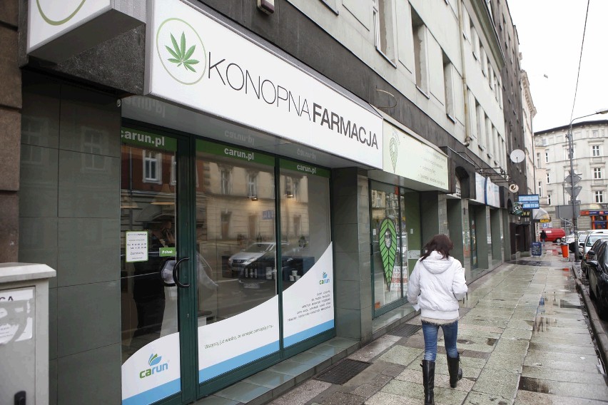 Katowice: To nie sklep z narkotykami, a z kosmetykami [ZDJĘCIA, WIDEO]